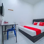 Oyo 89820 Sp Berlian Inn