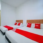 Oyo 89820 Sp Berlian Inn