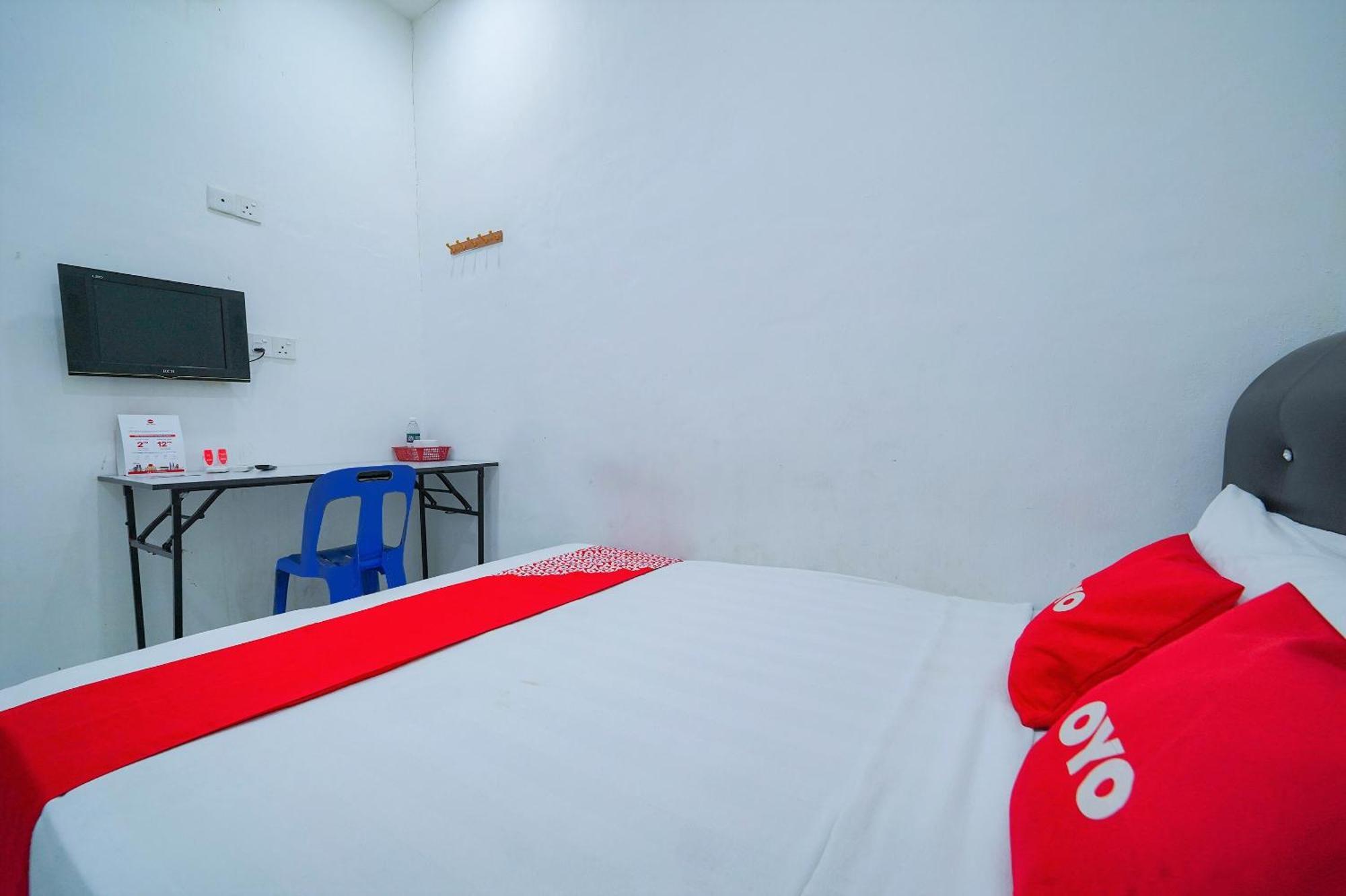 Oyo 89820 Sp Berlian Hotel 2*